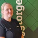 Mari Oustadengen, Selger jernvaren